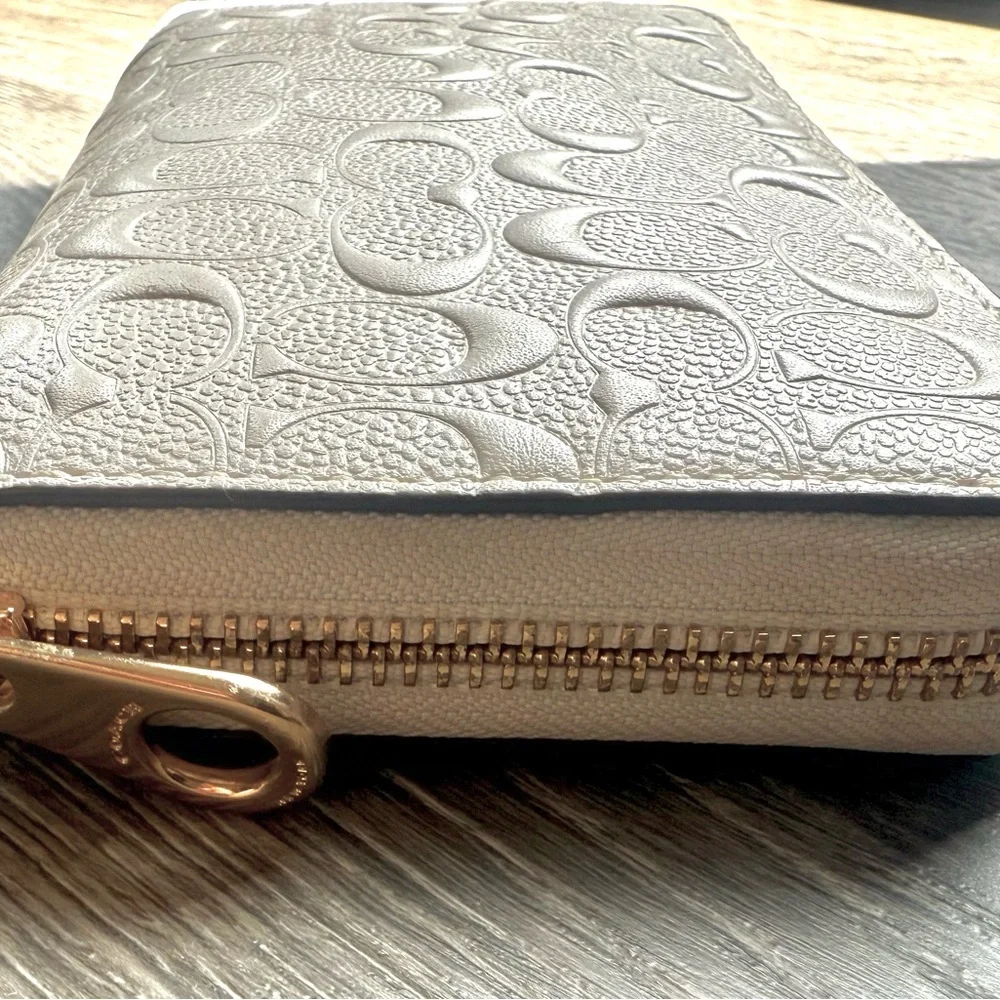 Coach White Embossed Wallet - Picture 7 of 12